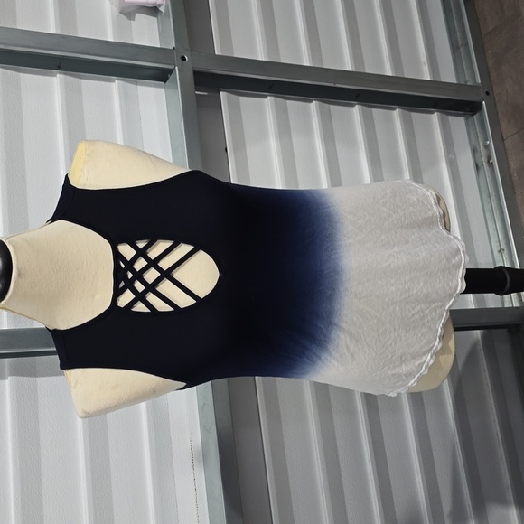 Venus Blue‎ and White Women's Tank Top Size Medium - Picture 2 of 11